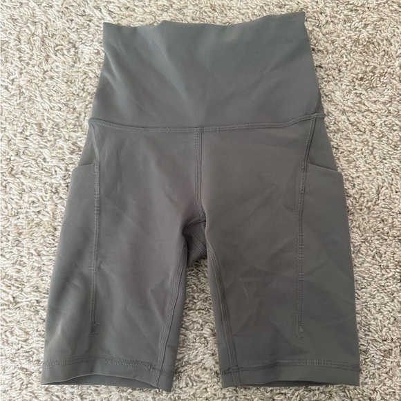 Lululemon Wunder Train High-Rise Short with Pockets 8"
In Carob Brown - Picture 3 of 6